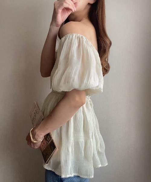FILLOU(FILLOU)の「シアーマジョリカプリーツオフショルブラウス(シャツ/ブラウス・レディース・アイボリー/ブラック/ホワイト・MEDIUM/X-LARGE/LARGE)」の13枚目の写真