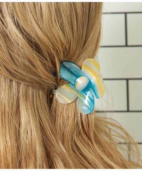 anap mimpi（アナップミンピ）の「フラワー ストライプ ビッグ バンスクリップ ヘアクリップ（バレッタ/ヘアクリップ・レディース・ターコイズブルー/アイボリー/ブラウン・FREE）」の3枚目の写真