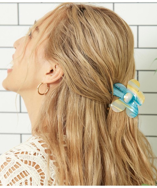 anap mimpi（アナップミンピ）の「フラワー ストライプ ビッグ バンスクリップ ヘアクリップ（バレッタ/ヘアクリップ・レディース・ターコイズブルー/アイボリー/ブラウン・FREE）」の8枚目の写真