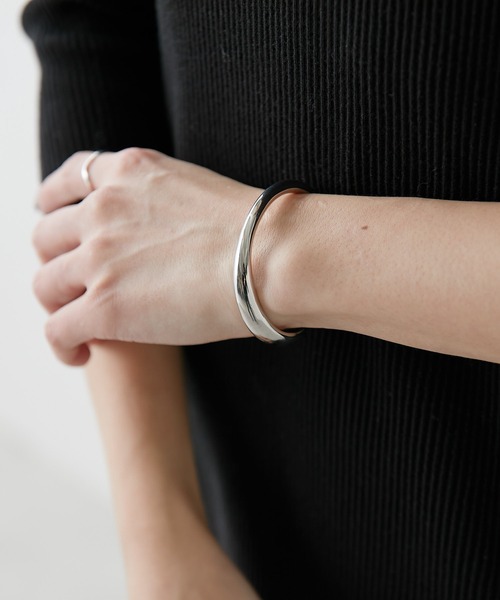 PAPILLONNER（パピヨネ）の「ラウンドオープンバングル（バングル/リストバンド・レディース・ゴールド/シルバー・FREE）」の10枚目の写真