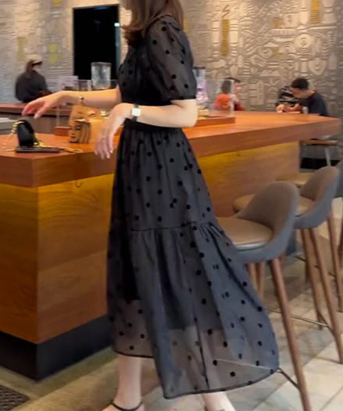 Twinkle;pm（トゥインクルピーエム）の「パフスリーブドットオーガンジーワンピース（ワンピース・レディース・ブラック・SMALL/MEDIUM/LARGE/X-LARGE）」の6枚目の写真