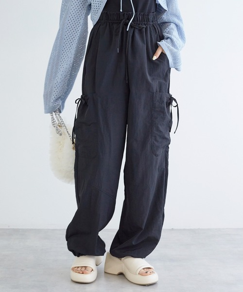 w closet(ダブルクローゼット)の「リボンポケットカーゴパンツ(カーゴパンツ・レディース・ピンク/アイボリー/ブラック・FREE)」の3枚目の写真