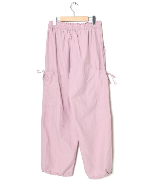 w closet(ダブルクローゼット)の「リボンポケットカーゴパンツ(カーゴパンツ・レディース・ピンク/アイボリー/ブラック・FREE)」の4枚目の写真