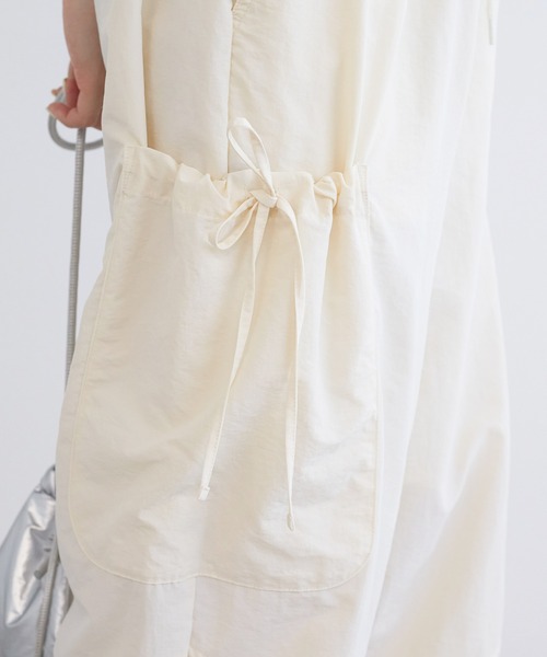 w closet(ダブルクローゼット)の「リボンポケットカーゴパンツ(カーゴパンツ・レディース・ピンク/アイボリー/ブラック・FREE)」の8枚目の写真