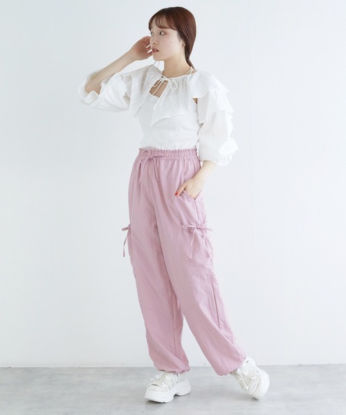 w closet(ダブルクローゼット)の「リボンポケットカーゴパンツ(カーゴパンツ・レディース・ピンク/アイボリー/ブラック・FREE)」の16枚目の写真