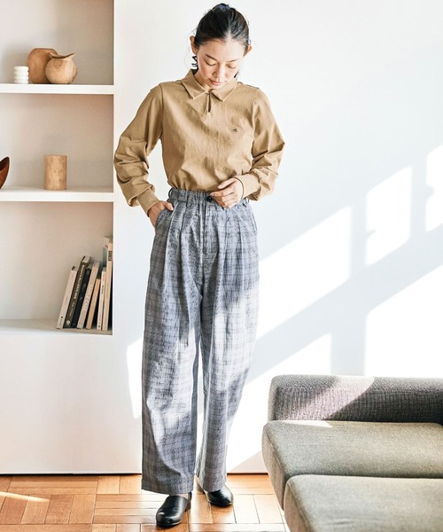 and myera(アンド マイラ)の「and myera 長袖ポロTトップス(ポロシャツ・レディース・ベージュ/ネイビー/アイボリー・X-LARGE/LARGE/MEDIUM/SMALL)」の11枚目の写真