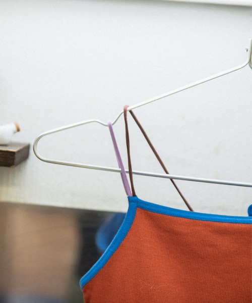 後ろ姿の肌色のリブキャミソール（キャミソール）｜PAMM（パム