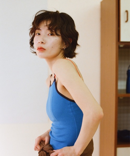 後ろ姿の肌色のリブキャミソール（キャミソール）｜PAMM（パム）の