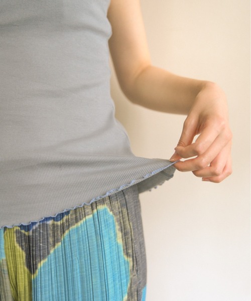 後ろ姿の肌色のリブキャミソール（キャミソール）｜PAMM（パム）の