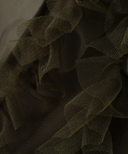 CHIGNON(シニヨン)の「(CHIGNON)フリルチュールベスト(ベスト・レディース・カーキ/ブラック・FREE)」の4枚目の写真