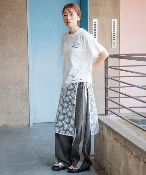 LAKOLE（ラコレ）の「ラフタッチランダムロゴT / 136061（Tシャツ/カットソー・レディース・ベージュ/チャコール/オフホワイト・SMALL/MEDIUM）」の4枚目の写真