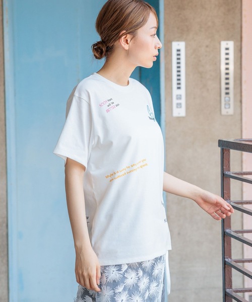 LAKOLE（ラコレ）の「ラフタッチランダムロゴT / 136061（Tシャツ/カットソー・レディース・ベージュ/チャコール/オフホワイト・SMALL/MEDIUM）」の7枚目の写真