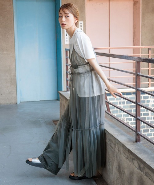 LAKOLE（ラコレ）の「ラフタッチランダムロゴT / 136061（Tシャツ/カットソー・レディース・ベージュ/チャコール/オフホワイト・SMALL/MEDIUM）」の10枚目の写真