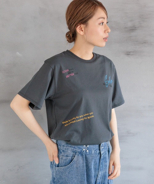 LAKOLE（ラコレ）の「ラフタッチランダムロゴT / 136061（Tシャツ/カットソー・レディース・ベージュ/チャコール/オフホワイト・SMALL/MEDIUM）」の16枚目の写真