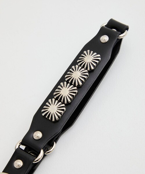 TOGA（トーガ）の「Leather phone handle strap（スマホグッズ・メンズ・ブラック・FREE）」の4枚目の写真
