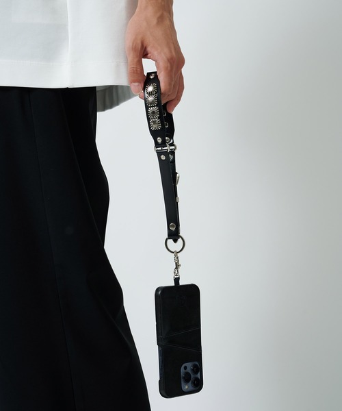 TOGA（トーガ）の「Leather phone handle strap（スマホグッズ・メンズ・ブラック・FREE）」の12枚目の写真