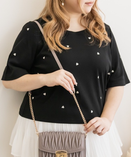 CLETTE(クレット)の「ハート刺繍プルオーバー(Tシャツ/カットソー・レディース・ブラック/チャコールグレー/オフホワイト・3L/LL/4L)」の1枚目の写真
