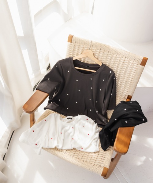 CLETTE(クレット)の「ハート刺繍プルオーバー(Tシャツ/カットソー・レディース・ブラック/チャコールグレー/オフホワイト・3L/LL/4L)」の19枚目の写真