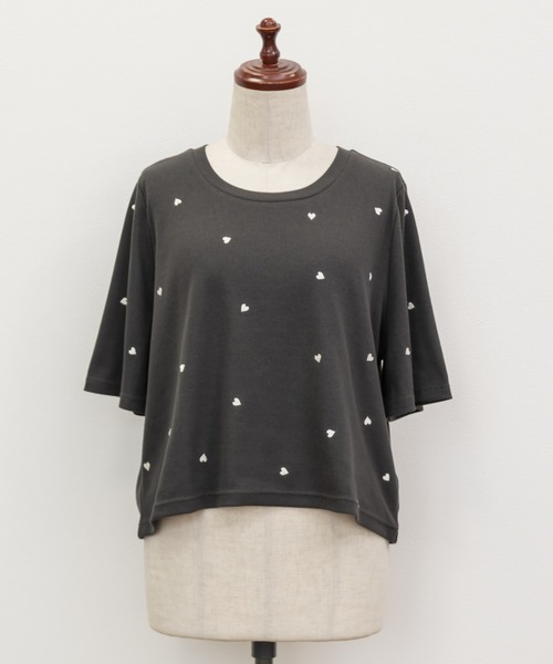 CLETTE(クレット)の「ハート刺繍プルオーバー(Tシャツ/カットソー・レディース・ブラック/チャコールグレー/オフホワイト・3L/LL/4L)」の14枚目の写真