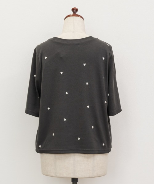 CLETTE(クレット)の「ハート刺繍プルオーバー(Tシャツ/カットソー・レディース・ブラック/チャコールグレー/オフホワイト・3L/LL/4L)」の12枚目の写真