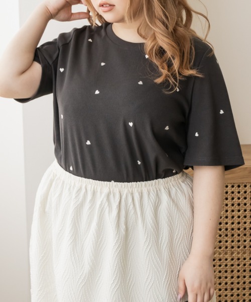 CLETTE(クレット)の「ハート刺繍プルオーバー(Tシャツ/カットソー・レディース・ブラック/チャコールグレー/オフホワイト・3L/LL/4L)」の18枚目の写真