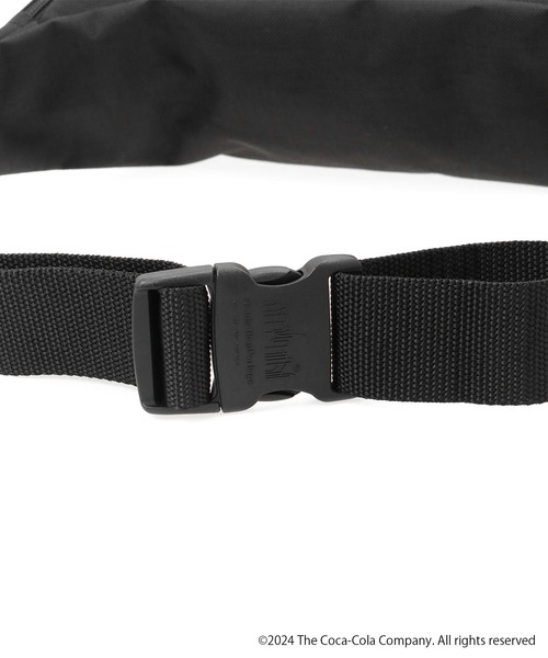 Manhattan Portage（マンハッタンポーテージ）の「Alleycat Waist Bag Coca-Cola（ボディバッグ/ウエストポーチ・メンズ・ブラック・X-SMALL）」の4枚目の写真