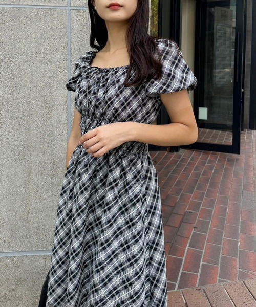 one after another NICE CLAUP（ワンアフターアナザーナイスクラップ）の「【新色追加】スタイルアップシャーリングワンピース（ワンピース・レディース・レッド/アイボリー/ブラック系その他/ブラウン系その他・SMALL/MEDIUM）」の15枚目の写真