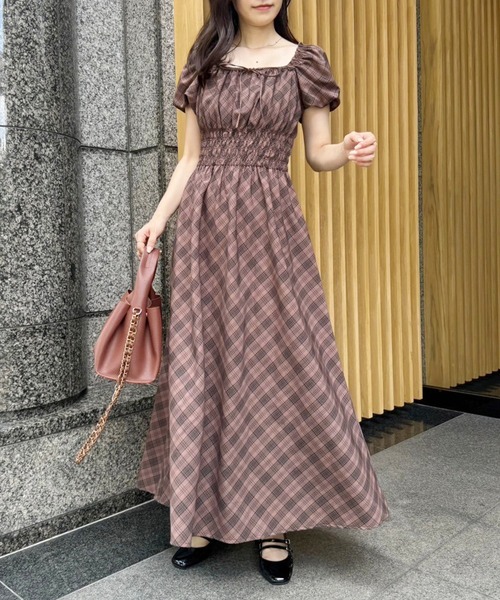 one after another NICE CLAUP（ワンアフターアナザーナイスクラップ）の「【新色追加】スタイルアップシャーリングワンピース（ワンピース・レディース・レッド/アイボリー/ブラック系その他/ブラウン系その他・SMALL/MEDIUM）」の6枚目の写真