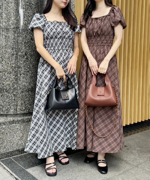 one after another NICE CLAUP（ワンアフターアナザーナイスクラップ）の「【新色追加】スタイルアップシャーリングワンピース（ワンピース・レディース・レッド/アイボリー/ブラック系その他/ブラウン系その他・SMALL/MEDIUM）」の11枚目の写真