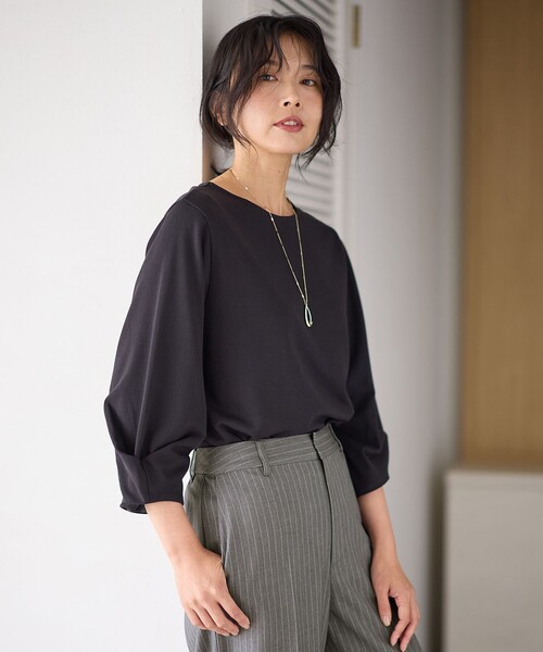 ANY(エニィ)の「袖タックプルオーバー(Tシャツ/カットソー・レディース・オールドローズ系/ネイビー系/ベージュ系/ダークブラウン系/ブラック系・2/3)」の1枚目の写真
