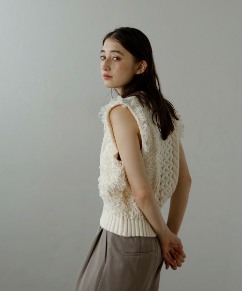 MINERTE（ミネルテ）の「【MINERTE】fringe bulky knit vest / フリンジバルキーニットベスト（ベスト・レディース・ブラック/アイボリー/グレー・FREE）」の19枚目の写真