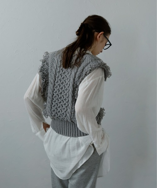 MINERTE（ミネルテ）の「【MINERTE】fringe bulky knit vest / フリンジバルキーニットベスト（ベスト・レディース・ブラック/アイボリー/グレー・FREE）」の4枚目の写真