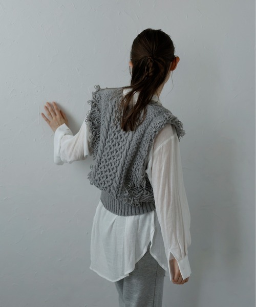 MINERTE（ミネルテ）の「【MINERTE】fringe bulky knit vest / フリンジバルキーニットベスト（ベスト・レディース・ブラック/アイボリー/グレー・FREE）」の7枚目の写真