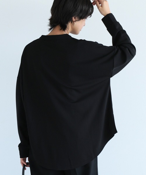 itto...（イット）の「ストレッチ梨地スキッパーブラウス（シャツ/ブラウス・レディース・ブラック/オフホワイト/サックスブルー/グレイッシュベージュ/ネイビー/アイボリー/グレイッシュブルー・M/L）」の8枚目の写真