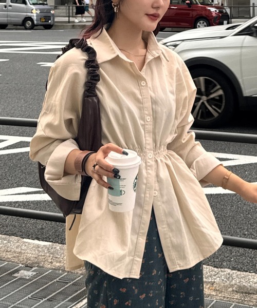 efill（エフィル）の「ウエストマーク ブラウス シャツ（シャツ/ブラウス・レディース・ベージュ・FREE）」の2枚目の写真