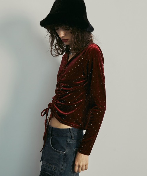 uyu.(ウユ)の「Front Gathered Rhinestone Velour Tops / フロントギャザーラインストーンベロアトップス【uyu./ウユ】(Tシャツ/カットソー・レディース・レッド/ブラウン/ブラック・FREE)」の5枚目の写真