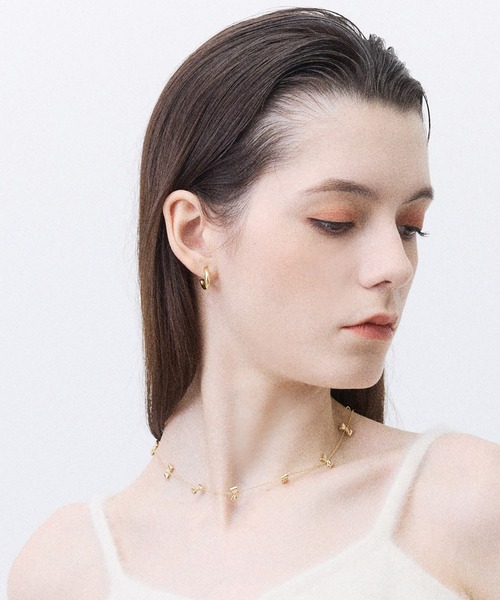 EIMY ISTOIRE(エイミーイストワール)の「ribbon motif skin necklace(ネックレス・レディース・ゴールド・F)」の1枚目の写真