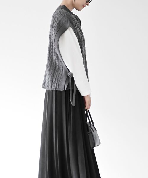 rps（アールピーエス）の「サイドリボンケーブルニットベスト（ベスト・レディース・チャコールグレー/杢グレー/グレイッシュベージュ/ベージュ系その他・フリー）」の6枚目の写真