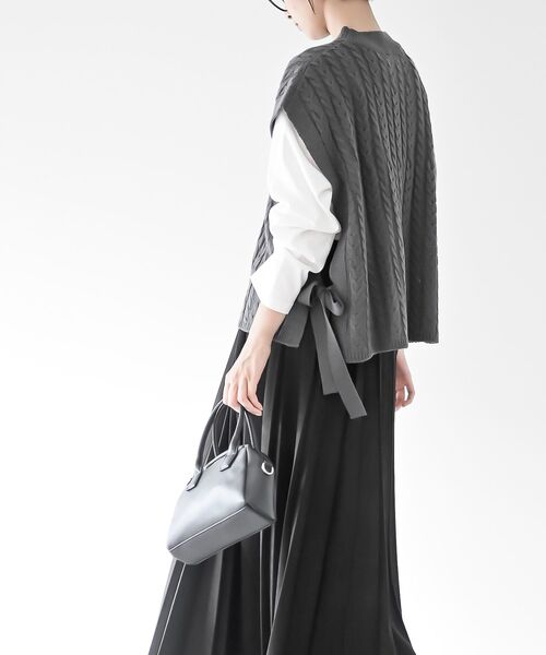 rps（アールピーエス）の「サイドリボンケーブルニットベスト（ベスト・レディース・チャコールグレー/杢グレー/グレイッシュベージュ/ベージュ系その他・フリー）」の7枚目の写真