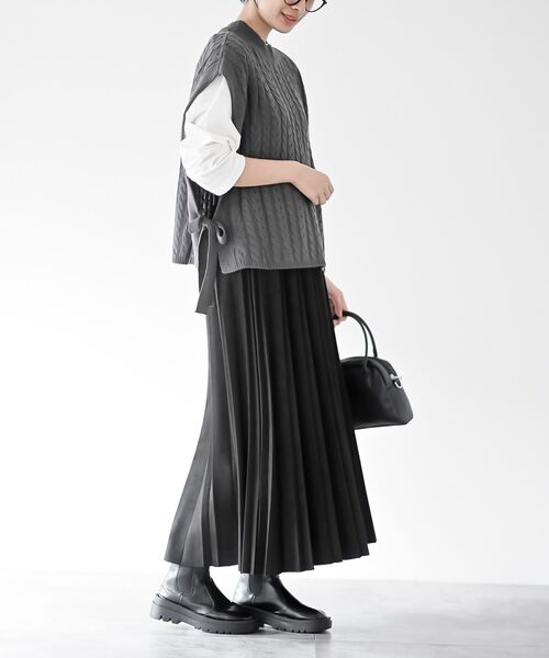 rps（アールピーエス）の「サイドリボンケーブルニットベスト（ベスト・レディース・チャコールグレー/杢グレー/グレイッシュベージュ/ベージュ系その他・フリー）」の8枚目の写真