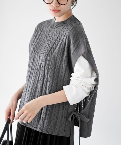 rps（アールピーエス）の「サイドリボンケーブルニットベスト（ベスト・レディース・チャコールグレー/杢グレー/グレイッシュベージュ/ベージュ系その他・フリー）」の9枚目の写真