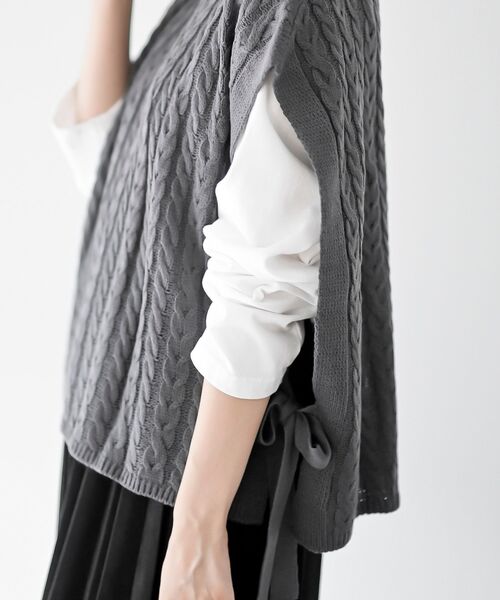 rps（アールピーエス）の「サイドリボンケーブルニットベスト（ベスト・レディース・チャコールグレー/杢グレー/グレイッシュベージュ/ベージュ系その他・フリー）」の10枚目の写真