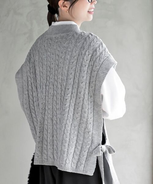 rps（アールピーエス）の「サイドリボンケーブルニットベスト（ベスト・レディース・チャコールグレー/杢グレー/グレイッシュベージュ/ベージュ系その他・フリー）」の19枚目の写真