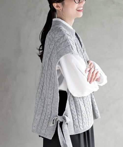 rps（アールピーエス）の「サイドリボンケーブルニットベスト（ベスト・レディース・チャコールグレー/杢グレー/グレイッシュベージュ/ベージュ系その他・フリー）」の20枚目の写真