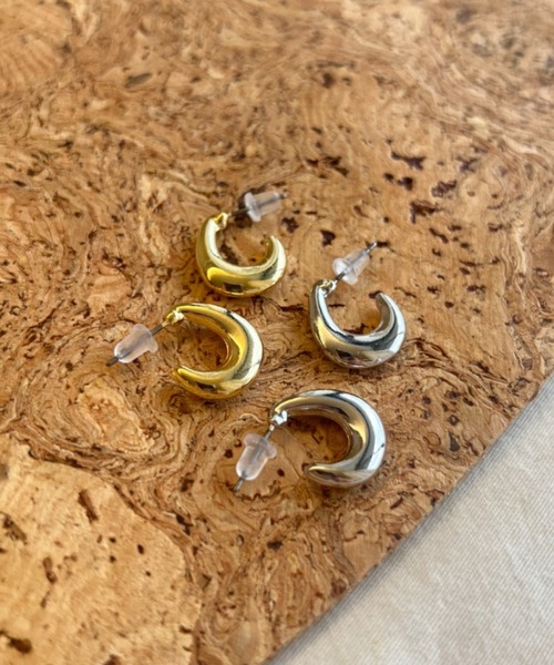 ciite'(シーテ)の「変形ぷっくり ミニフープピアス (両耳用)(ピアス(両耳用)・レディース・シルバー/ゴールド・FREE)」の2枚目の写真