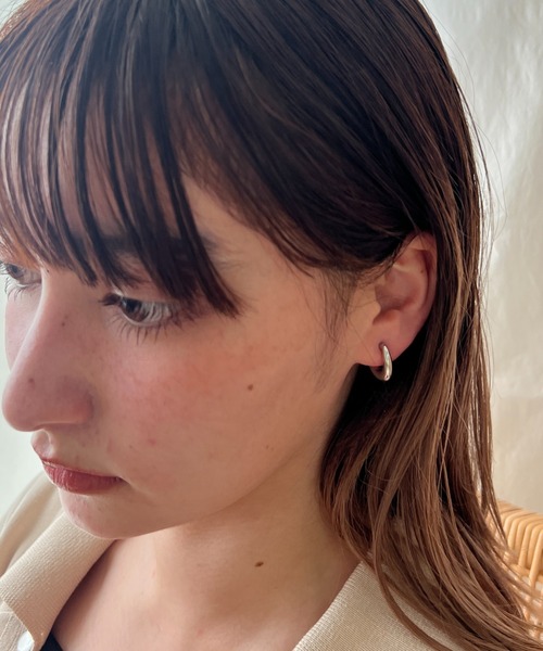 ciite'(シーテ)の「変形ぷっくり ミニフープピアス (両耳用)(ピアス(両耳用)・レディース・シルバー/ゴールド・FREE)」の3枚目の写真