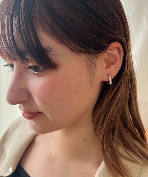 ciite'(シーテ)の「変形ぷっくり ミニフープピアス (両耳用)(ピアス(両耳用)・レディース・シルバー/ゴールド・FREE)」の6枚目の写真