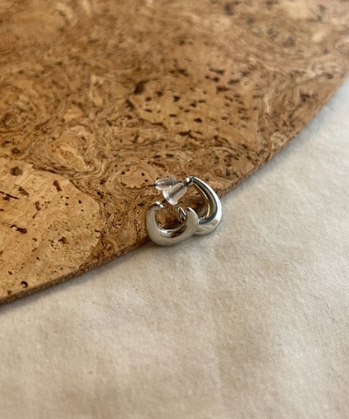 ciite'(シーテ)の「変形ぷっくり ミニフープピアス (両耳用)(ピアス(両耳用)・レディース・シルバー/ゴールド・FREE)」の13枚目の写真