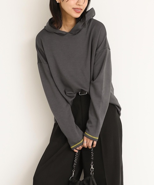 n'OrLABEL（ノアールレーベル）の「配色ステッチ裏起毛フードプルオーバー（Tシャツ/カットソー・レディース・チャコール/アイボリー/ブラック・1/2）」の3枚目の写真