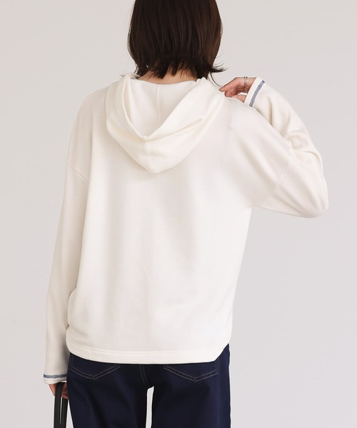 n'OrLABEL（ノアールレーベル）の「配色ステッチ裏起毛フードプルオーバー（Tシャツ/カットソー・レディース・チャコール/アイボリー/ブラック・1/2）」の6枚目の写真